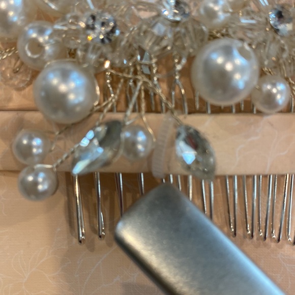 Hair comb with pearls and “diamond” crystals with silver color NEW, bendable - Picture 9 of 10